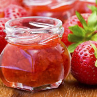 Casal inicia negócio fazendo geleias com frutas que sobravam de supermercado