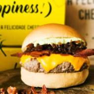 Hamburgueria Happiness inova e lança novo Happy Cheddar