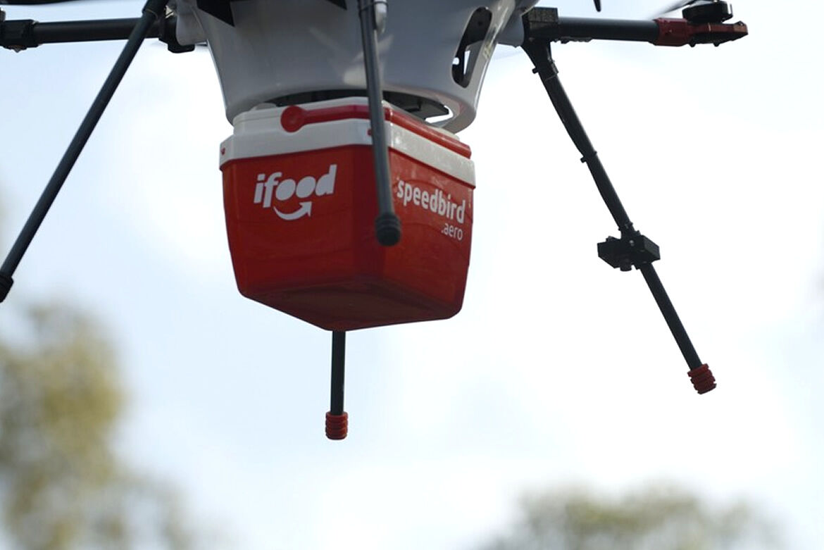 iFood vai testar entregas com drones no Brasil com aval da ANAC