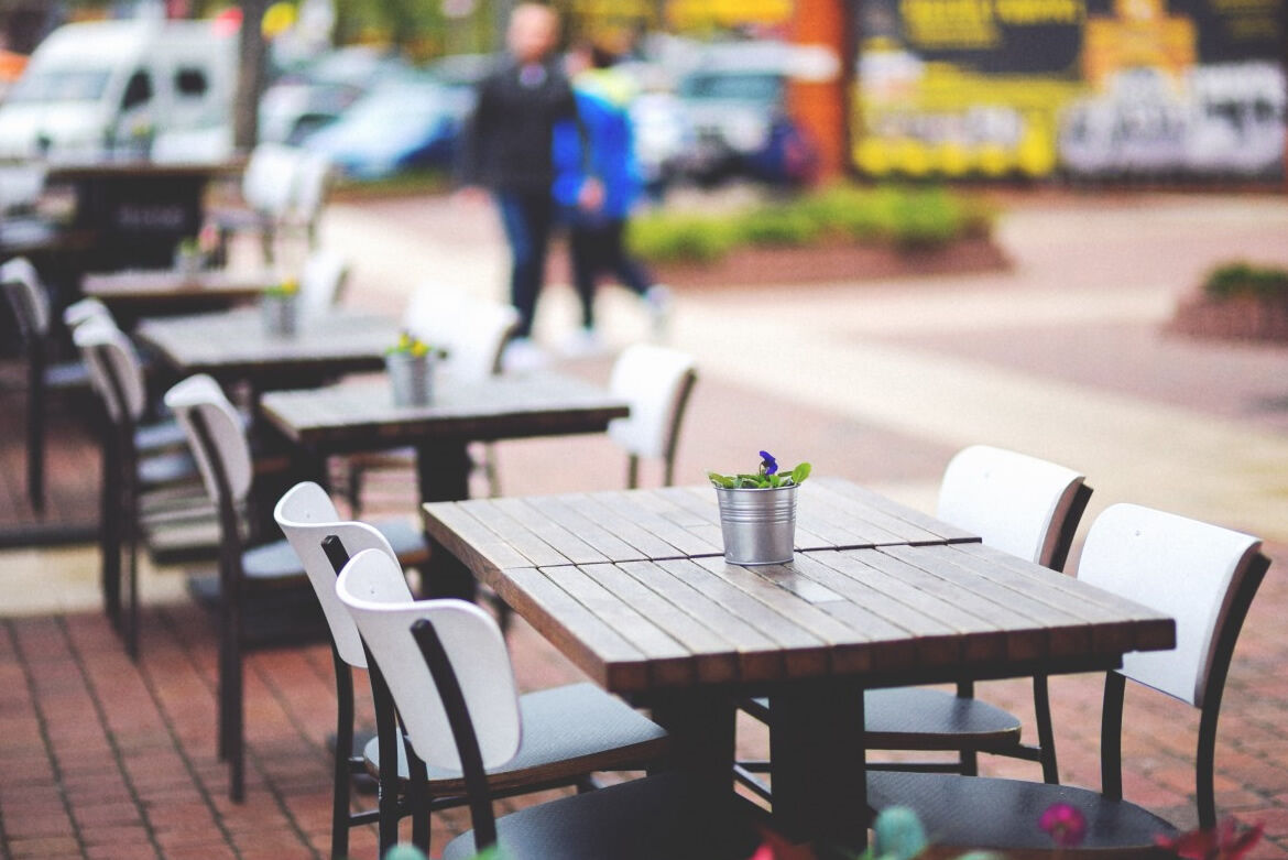 São Paulo vai testar mesas nas calçadas de 30 bares e restaurantes